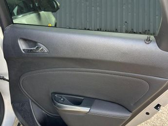 Vauxhall Astra 1.6 16v Elite Hatchback 5dr Petrol Auto Euro 5 (115 ps)