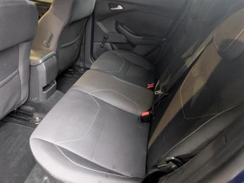 Ford Focus 1.0T EcoBoost Zetec Edition Hatchback 5dr Petrol Auto Euro 6 (s/