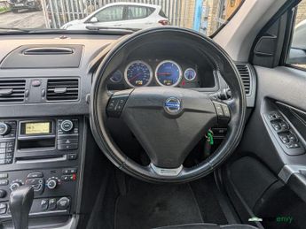 Volvo XC90 2.4 D5 R-Design Nav SUV 5dr Diesel Geartronic 4WD Euro 5 (200 ps