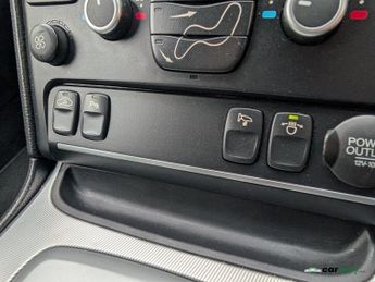 Volvo XC90 2.4 D5 R-Design Nav SUV 5dr Diesel Geartronic 4WD Euro 5 (200 ps