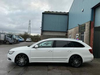 Skoda Superb 2.0 TDI Elegance Estate 5dr Diesel Manual Euro 5 (s/s) (170 ps)