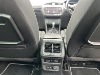 Volkswagen Tiguan 2.0 TDI SEL SUV 5dr Diesel DSG Euro 6 (s/s) (150 ps)