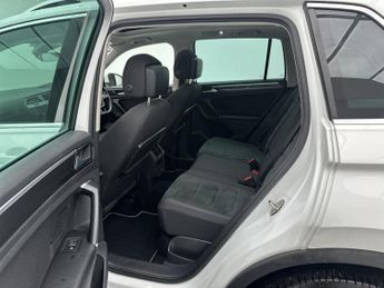 Volkswagen Tiguan 2.0 TDI SEL SUV 5dr Diesel DSG Euro 6 (s/s) (150 ps)
