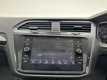 Volkswagen Tiguan 2.0 TDI SEL SUV 5dr Diesel DSG Euro 6 (s/s) (150 ps)