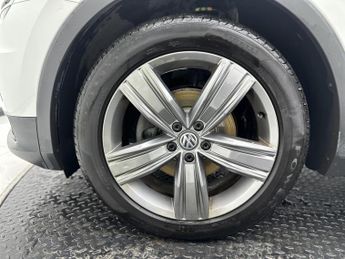 Volkswagen Tiguan 2.0 TDI SEL SUV 5dr Diesel DSG Euro 6 (s/s) (150 ps)