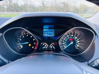 Ford Focus 1.6 Zetec Hatchback 5dr Petrol Powershift Euro 5 (125 ps)