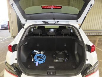 Hyundai KONA 64kWh Premium SUV 5dr Electric Auto (10.5kW Charger) (204 ps)