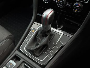 Volkswagen Golf 2.0 TSI R Hatchback 5dr Petrol DSG 4Motion Euro 6 (s/s) (310 ps)