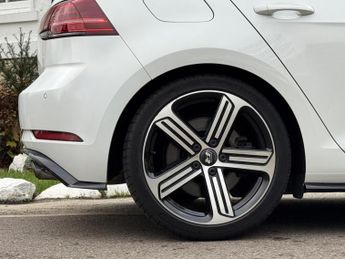 Volkswagen Golf 2.0 TSI R Hatchback 5dr Petrol DSG 4Motion Euro 6 (s/s) (310 ps)