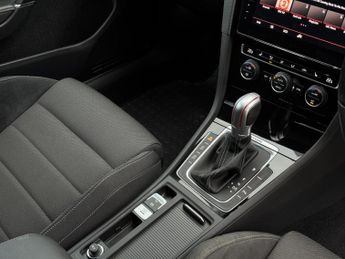 Volkswagen Golf 2.0 TSI R Hatchback 5dr Petrol DSG 4Motion Euro 6 (s/s) (310 ps)