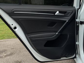 Volkswagen Golf 2.0 TSI R Hatchback 5dr Petrol DSG 4Motion Euro 6 (s/s) (310 ps)