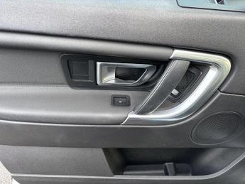 Land Rover Discovery Sport 2.0 TD4 HSE Black SUV 5dr Diesel Auto 4WD Euro 6 (s/s) (180 ps)