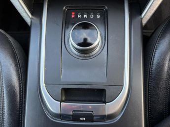 Land Rover Discovery Sport 2.0 TD4 HSE Black SUV 5dr Diesel Auto 4WD Euro 6 (s/s) (180 ps)