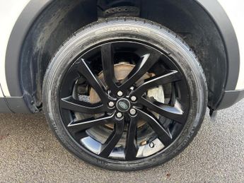 Land Rover Discovery Sport 2.0 TD4 HSE Black SUV 5dr Diesel Auto 4WD Euro 6 (s/s) (180 ps)