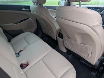 Hyundai TUCSON 2.0 CRDi Premium SUV 5dr Diesel Auto 4WD Euro 6 (185 ps)