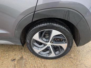 Hyundai TUCSON 2.0 CRDi Premium SUV 5dr Diesel Auto 4WD Euro 6 (185 ps)