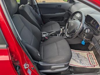 Hyundai i30 1.6 Comfort Hatchback 5dr Petrol Manual Euro 5 (124 bhp)