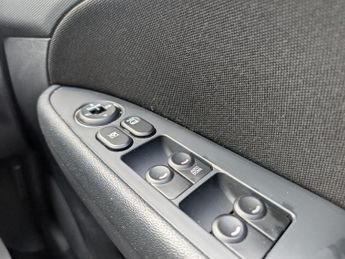 Hyundai i30 1.6 Comfort Hatchback 5dr Petrol Manual Euro 5 (124 bhp)