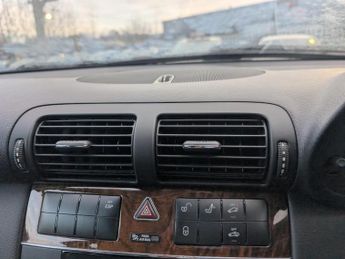 Mercedes-Benz C Class 1.8 C180 Kompressor Classic SE Saloon 4dr Petrol Automatic (193 