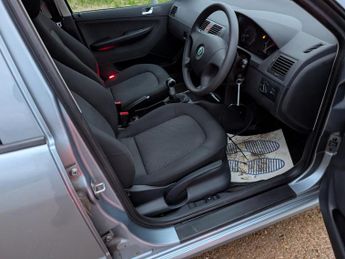 Skoda Fabia 1.2 HTP 12V Ambiente Hatchback 5dr Petrol Manual (140 g/km, 64 b