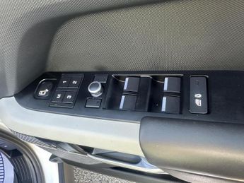 Land Rover Defender 110 2.0 Si4 SE SUV 5dr Petrol Auto 4WD Euro 6 (s/s) (300 ps)