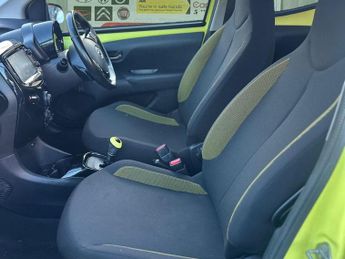 Toyota AYGO 1.0 VVT-i x-cite 3 Yellow Bi-Tone Hatchback 5dr Petrol x-shift E