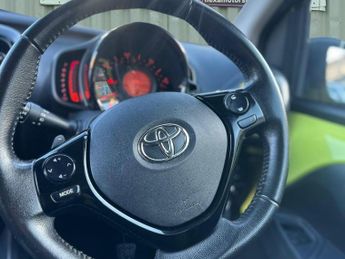 Toyota AYGO 1.0 VVT-i x-cite 3 Yellow Bi-Tone Hatchback 5dr Petrol x-shift E