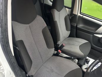 Toyota AYGO 1.0 VVT-i Fire Hatchback 5dr Petrol MultiMode Euro 5 (a/c) (67 p