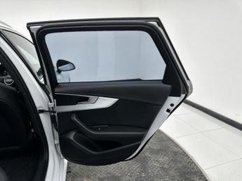 Audi A4 Avant 2.0 TDI ultra S line Estate 5dr Diesel S Tronic Euro 6 (s/s) (19