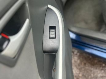 Toyota Prius 1.8 VVT-h T3 Hatchback 5dr Petrol Hybrid CVT Euro 5 (s/s) (136 p