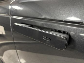 Land Rover Range Rover Velar 2.0 P300 R-Dynamic S SUV 5dr Petrol Auto 4WD Euro 6 (s/s) (300 p