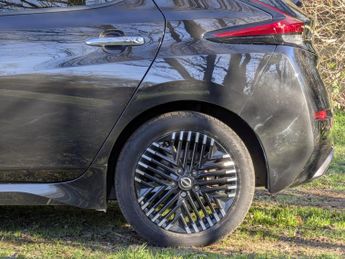 Nissan Leaf 39kWh Tekna Hatchback 5dr Electric Auto (150 ps)