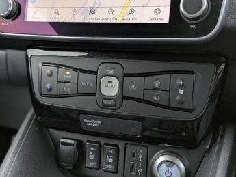 Nissan Leaf 40kWh Tekna Hatchback 5dr Electric Auto (150 ps)
