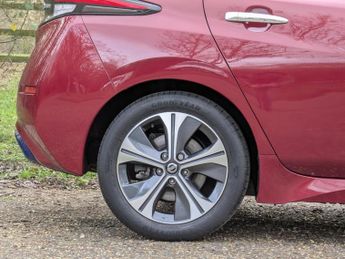 Nissan Leaf 40kWh Tekna Hatchback 5dr Electric Auto (150 ps)