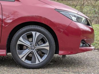 Nissan Leaf 40kWh Tekna Hatchback 5dr Electric Auto (150 ps)