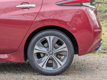 Nissan Leaf 40kWh Tekna Hatchback 5dr Electric Auto (150 ps)