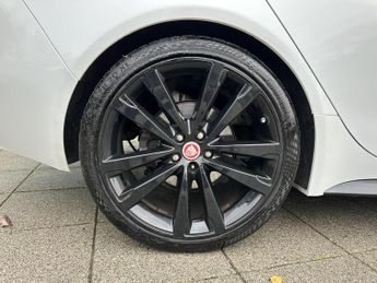 Jaguar XE 2.0d R-Sport Saloon 4dr Diesel Auto Euro 6 (s/s) (180 ps)