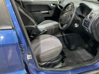 Ford Fusion 1.6 Zetec Climate Hatchback 5dr Petrol Automatic (181 g/km, 99 b