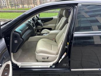 Lexus LS 5.0 600h V8 L RSR Saloon 4dr Petrol Hybrid CVT 4WD Euro 5 (s/s) 