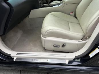 Lexus LS 5.0 600h V8 L RSR Saloon 4dr Petrol Hybrid CVT 4WD Euro 5 (s/s) 