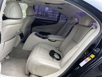 Lexus LS 5.0 600h V8 L RSR Saloon 4dr Petrol Hybrid CVT 4WD Euro 5 (s/s) 