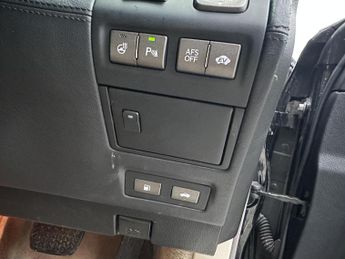 Lexus LS 5.0 600h V8 L RSR Saloon 4dr Petrol Hybrid CVT 4WD Euro 5 (s/s) 