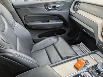 Volvo XC60 2.0h T8 Twin Engine Recharge 11.6kWh Inscription Pro SUV 5dr Pet