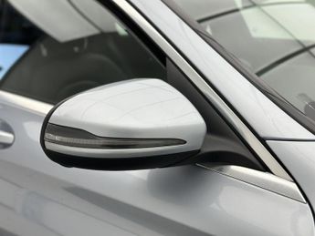 Mercedes-Benz C Class 2.0 C200 AMG Line (Premium Plus) Saloon 4dr Petrol 7G-Tronic+ Eu