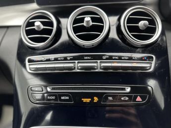 Mercedes-Benz C Class 2.0 C200 AMG Line (Premium Plus) Saloon 4dr Petrol 7G-Tronic+ Eu
