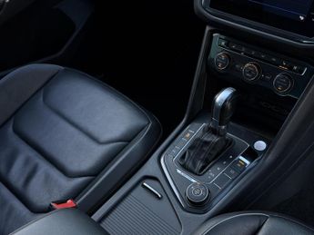 Volkswagen Tiguan 2.0 TDI R-Line SUV 5dr Diesel DSG 4Motion Euro 6 (s/s) (150 ps)