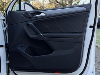 Volkswagen Tiguan 2.0 TDI R-Line SUV 5dr Diesel DSG 4Motion Euro 6 (s/s) (150 ps)