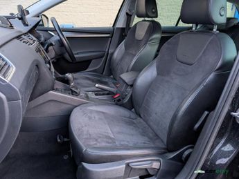 Skoda Octavia 2.0 TDI Scout Estate 5dr Diesel DSG 4WD Euro 6 (s/s) (184 ps)