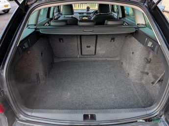 Skoda Octavia 2.0 TDI Scout Estate 5dr Diesel DSG 4WD Euro 6 (s/s) (184 ps)