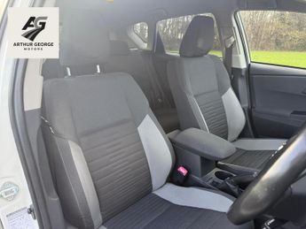 Toyota Auris 1.8 VVT-h Design Hatchback 5dr Petrol Hybrid CVT Euro 6 (s/s) (1